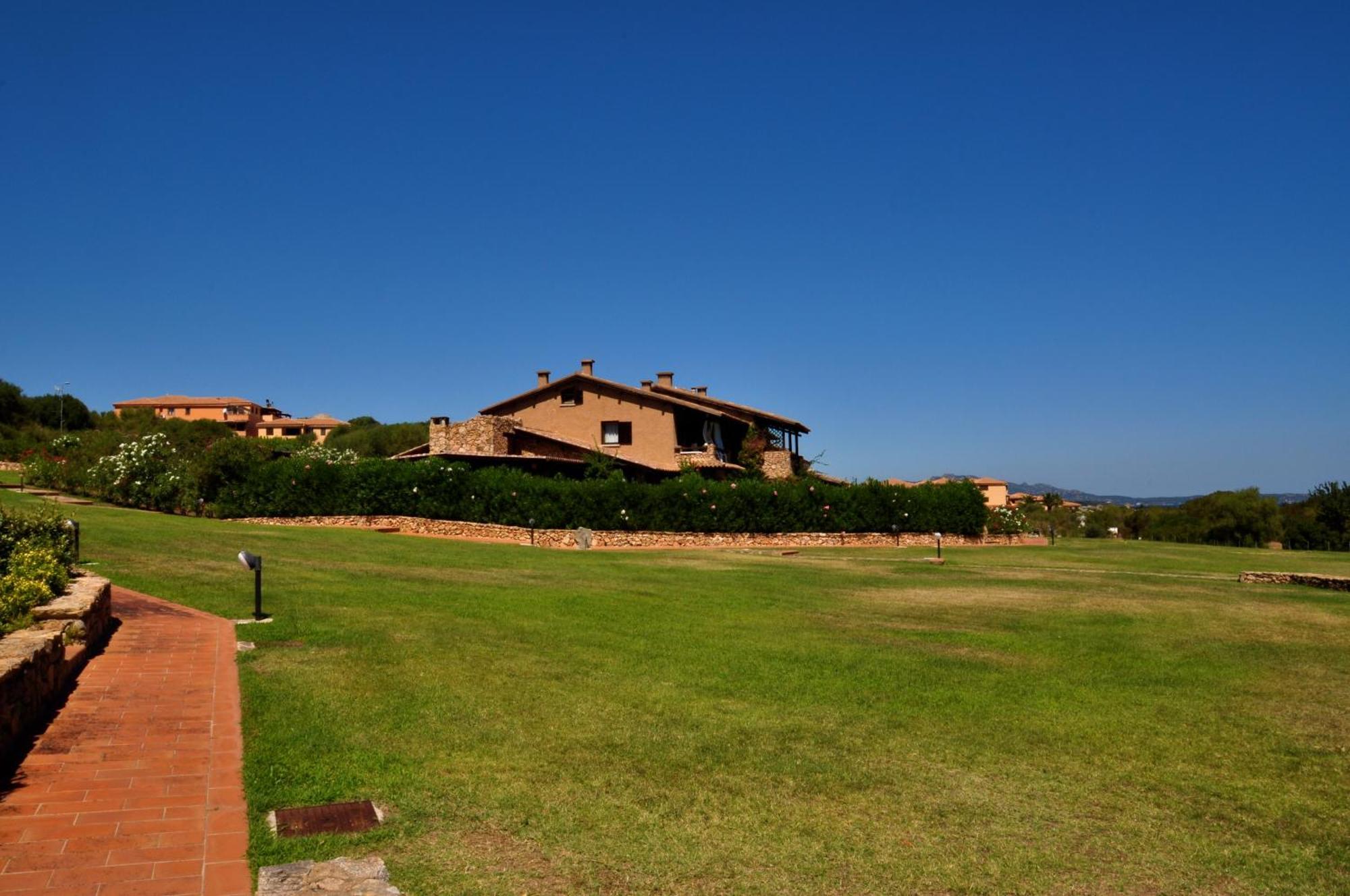 مارينيلاّ Appartamenti Residence Vela Blu Golfo Aranci المظهر الخارجي الصورة