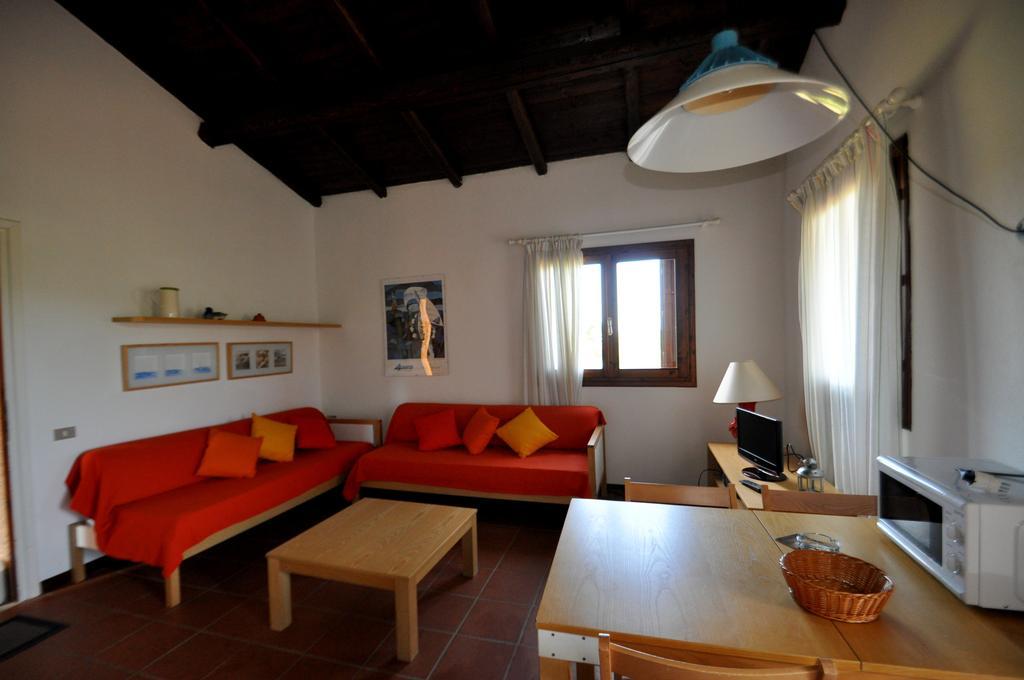 مارينيلاّ Appartamenti Residence Vela Blu Golfo Aranci الغرفة الصورة