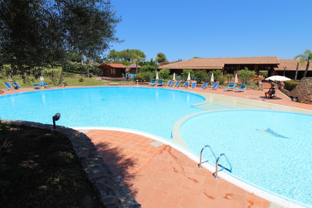 مارينيلاّ Appartamenti Residence Vela Blu Golfo Aranci المظهر الخارجي الصورة